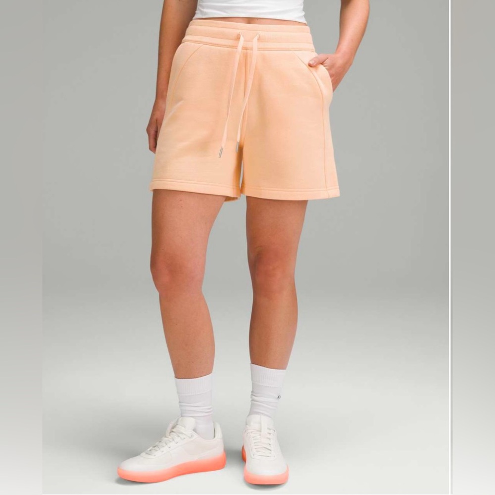 NWT Lululemon Peach Bellini Scuba High-Rise Short 5" | Size 8
